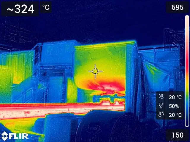 Imagen de cámara térmica de un planchón a la salida